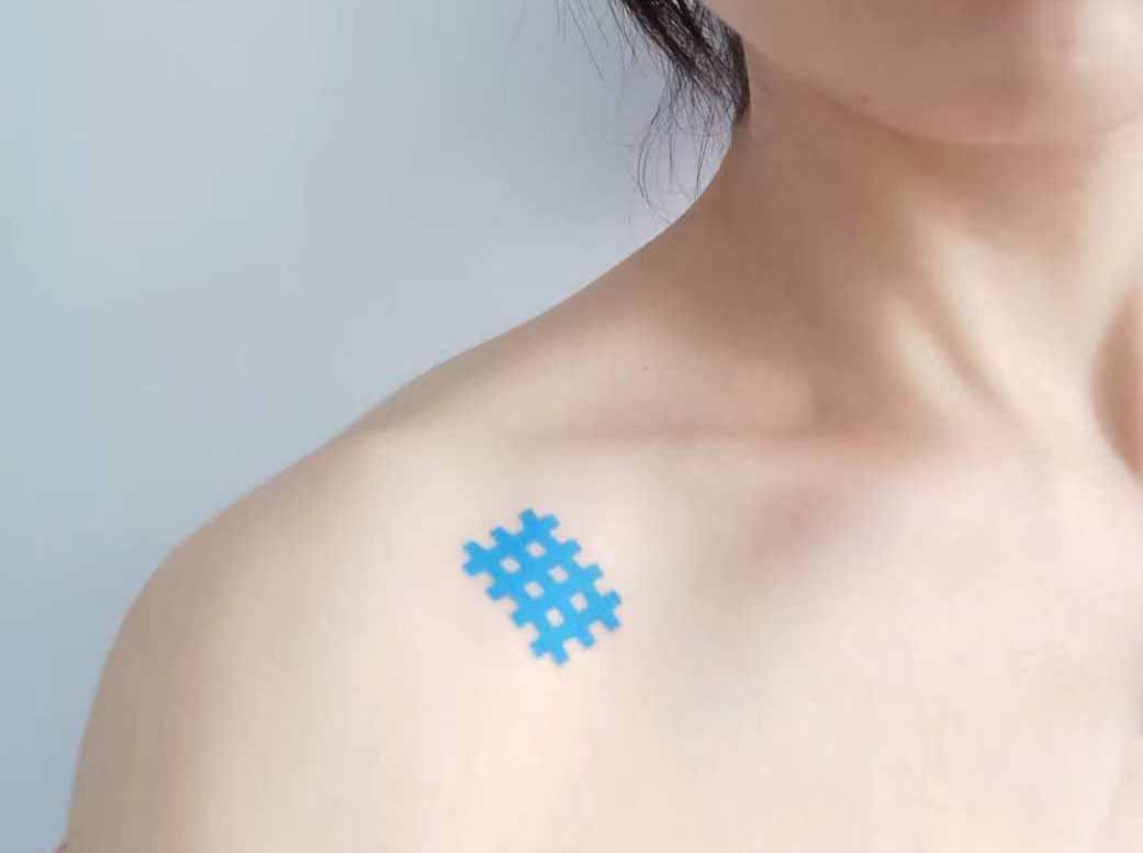 cross tape shoulder pain