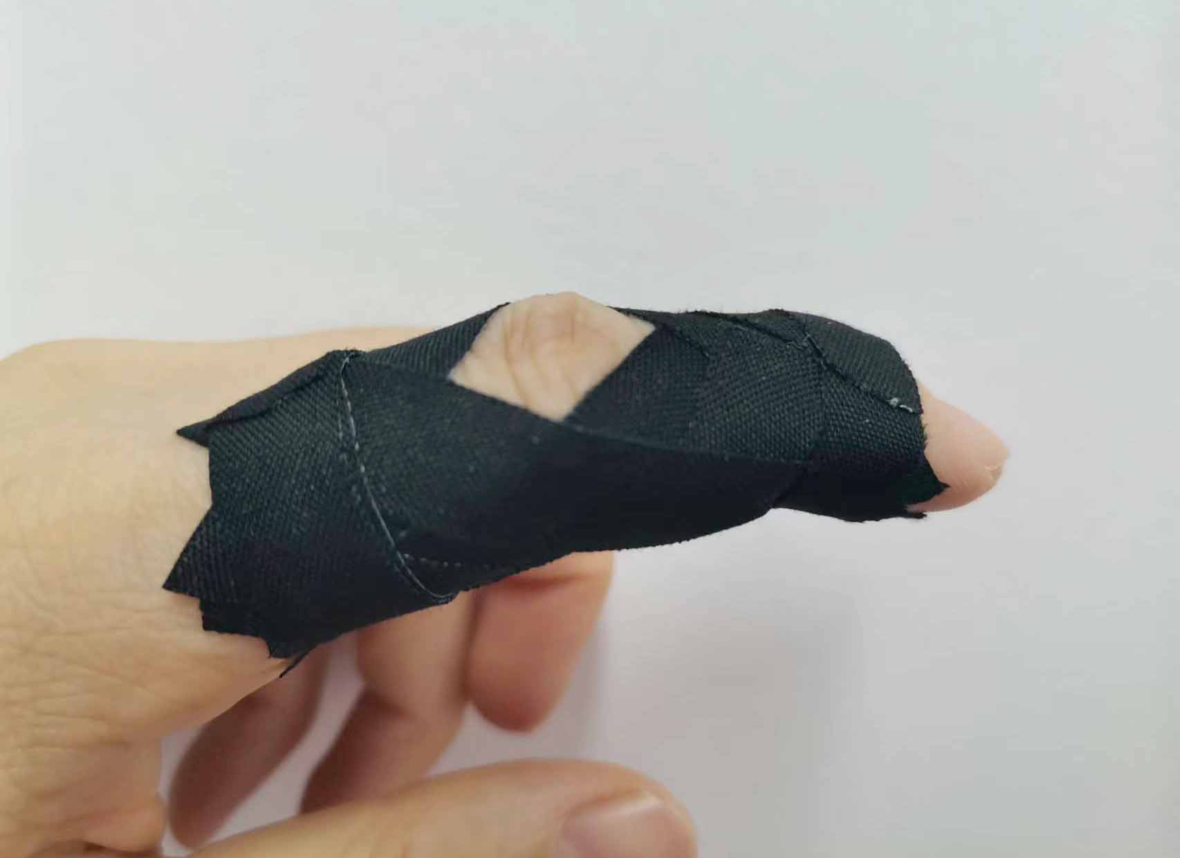 finger-tape-closing