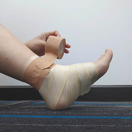 How to Tape an Ankle Like an Athletic Trainer: 10 Steps